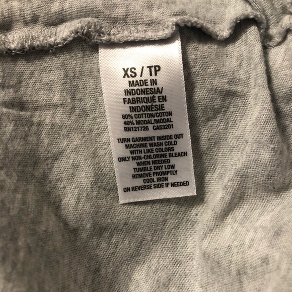 ⭐️ 2 for $10 ⭐️ Aeropostale Grey V-neck T-shirt - Picture 4 of 4